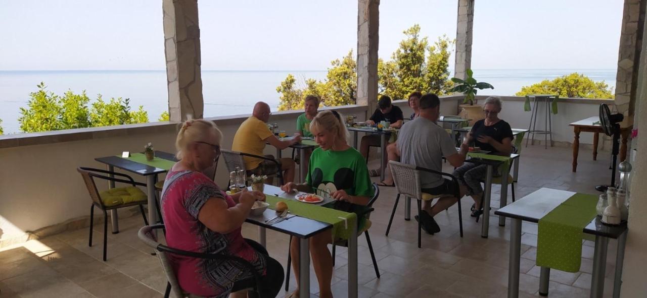 Guesthouse Oaza Emi Добра Вода Екстер'єр фото